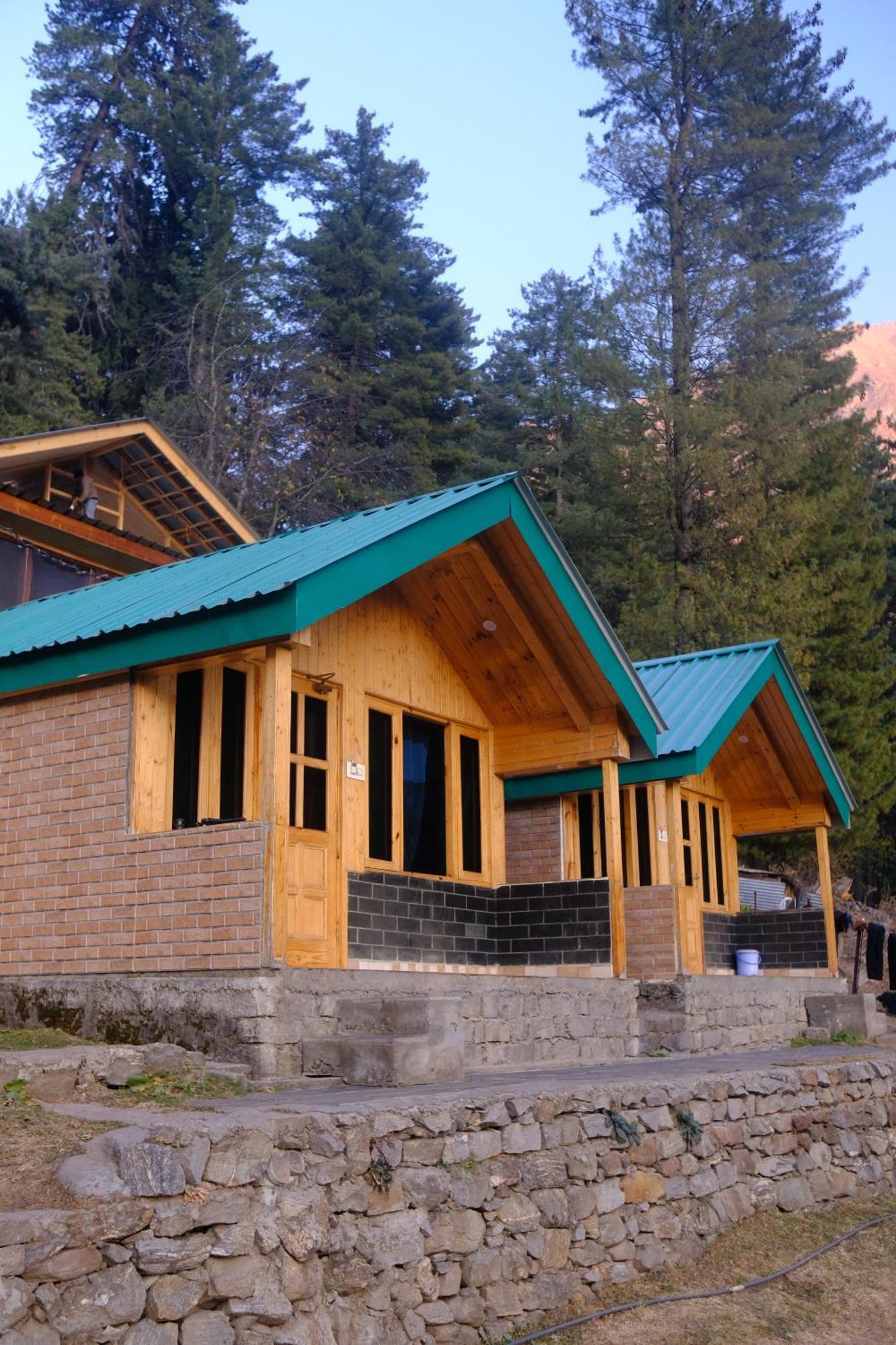 Hotel Singing Woods Kutla Kulu Exterior foto