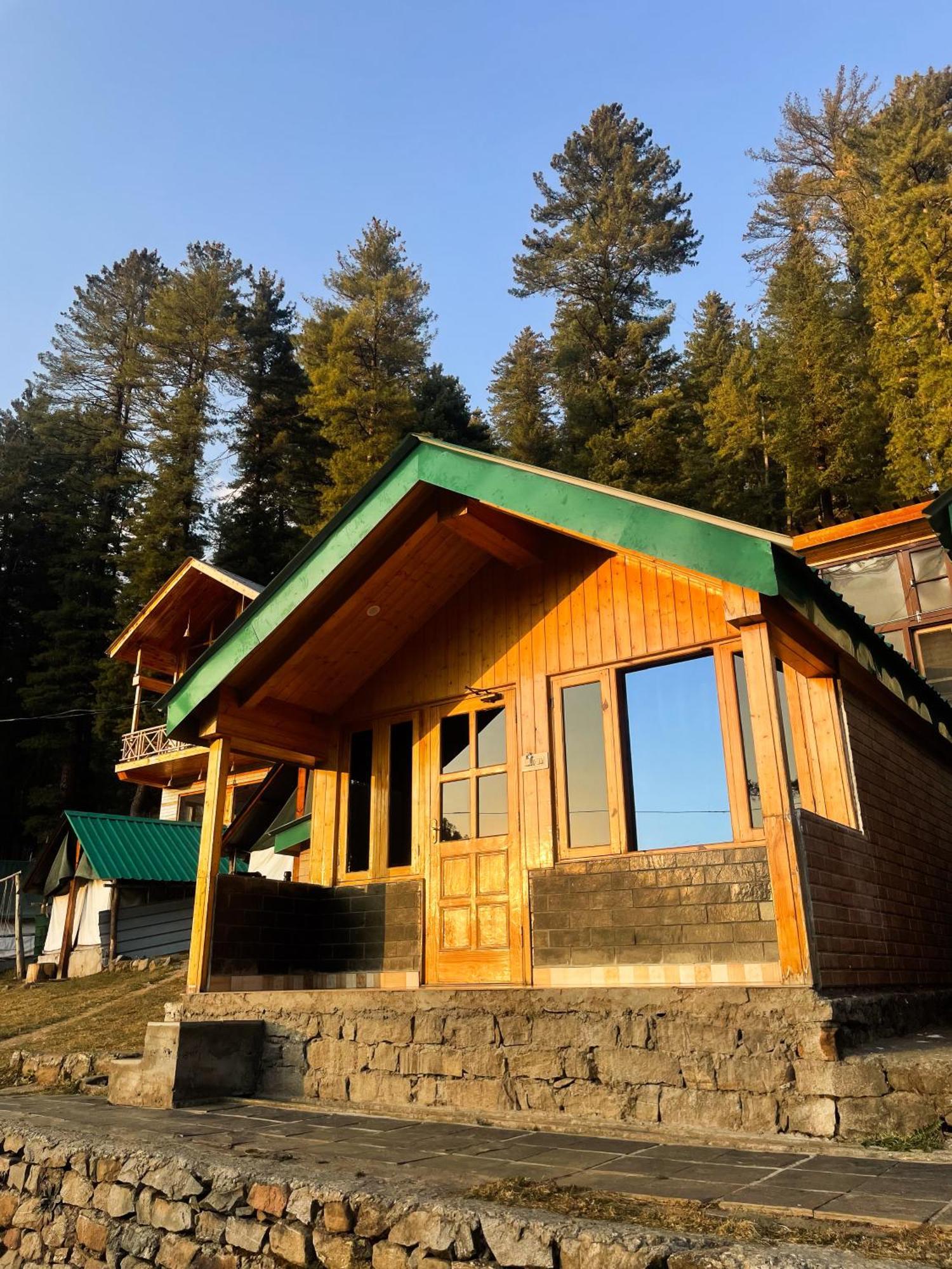 Hotel Singing Woods Kutla Kulu Exterior foto
